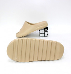 ���� ��������� Yeezy Slide ��� ���� �������� ������ ������ ������, ������ ��� 4